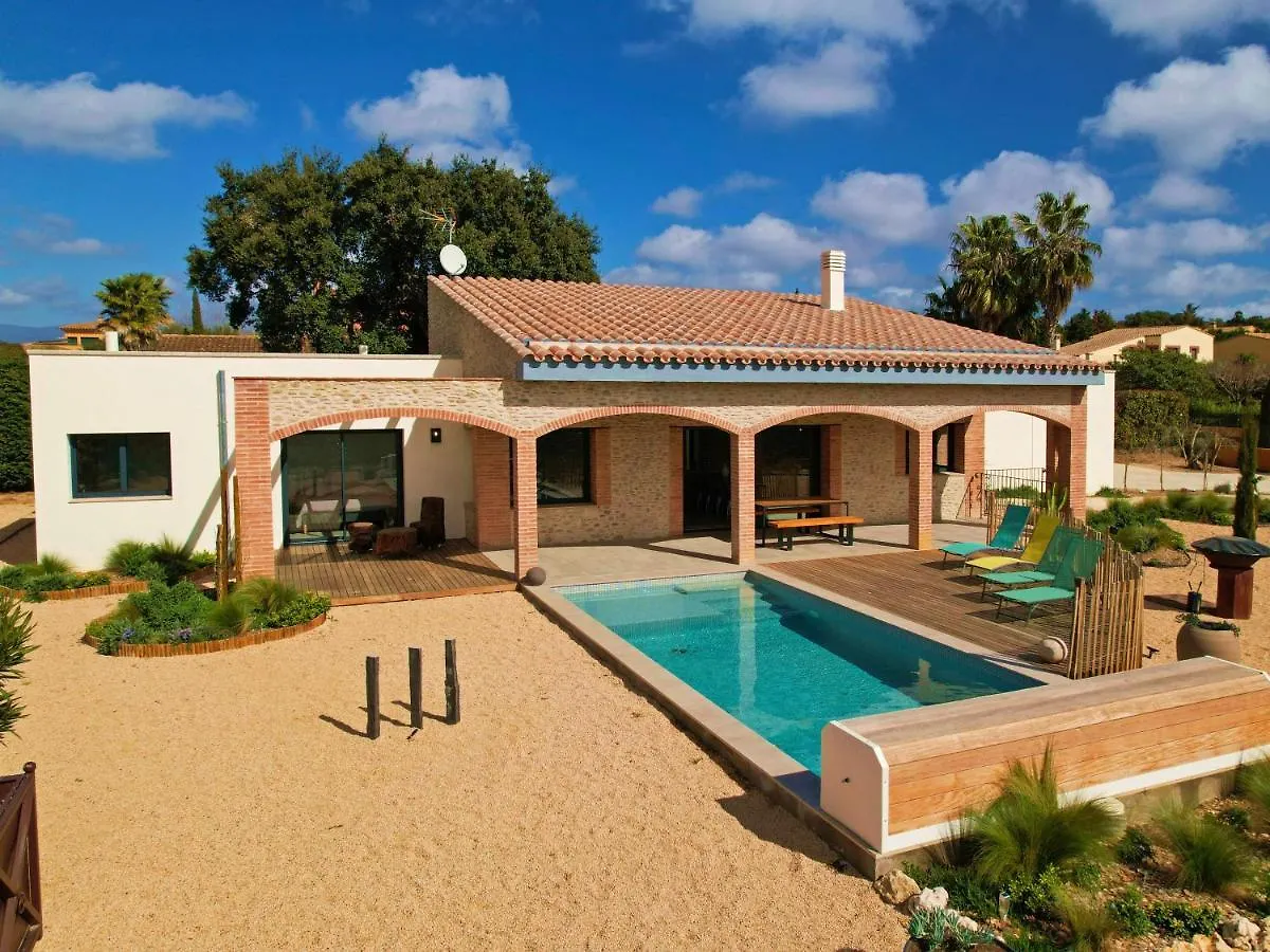 The Private Accommodation Villa بيرالاذا